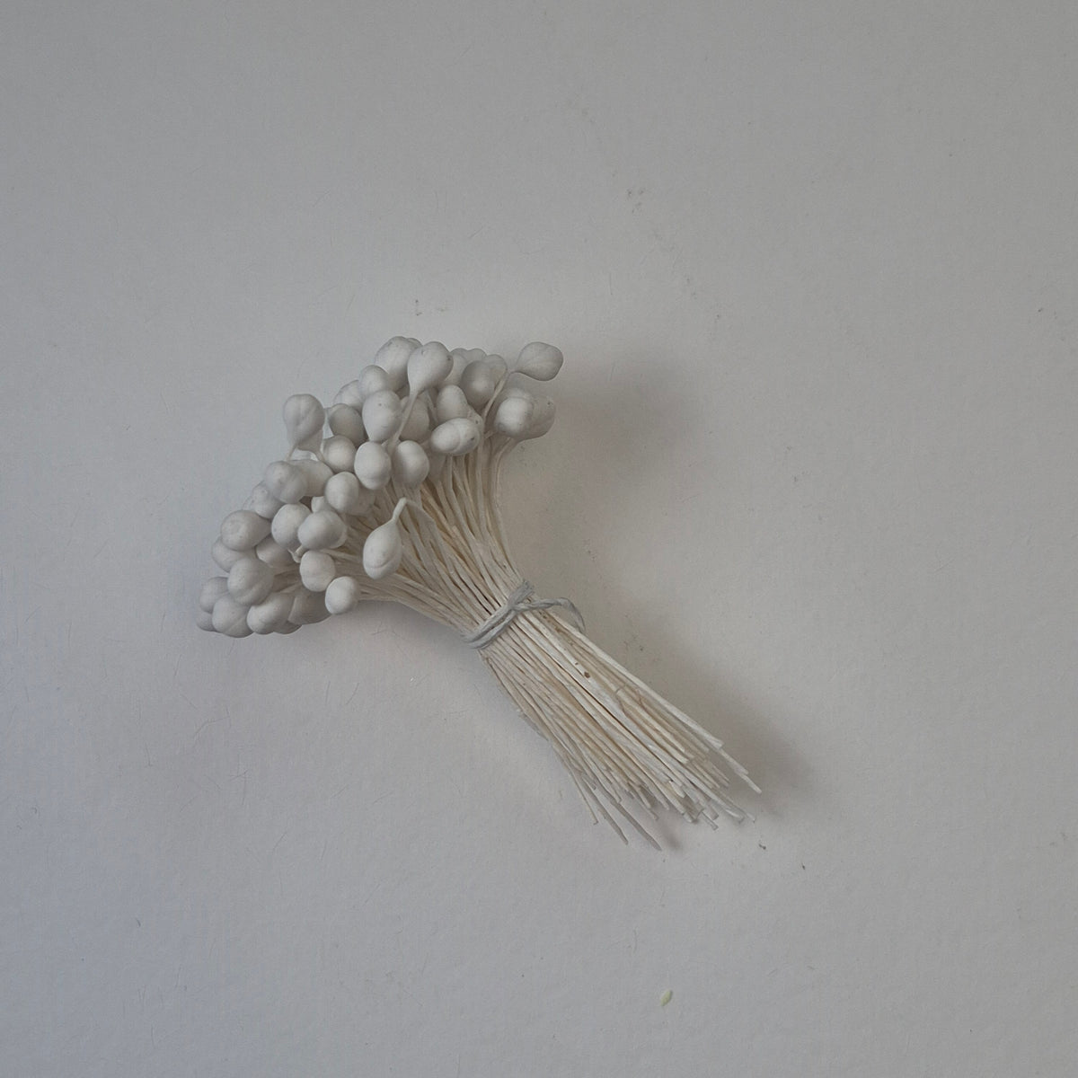 A bundle of 144 single-sided white decorative Japanese flower stamens/buds on high-quality white threads, featuring smooth droplet-shaped heads