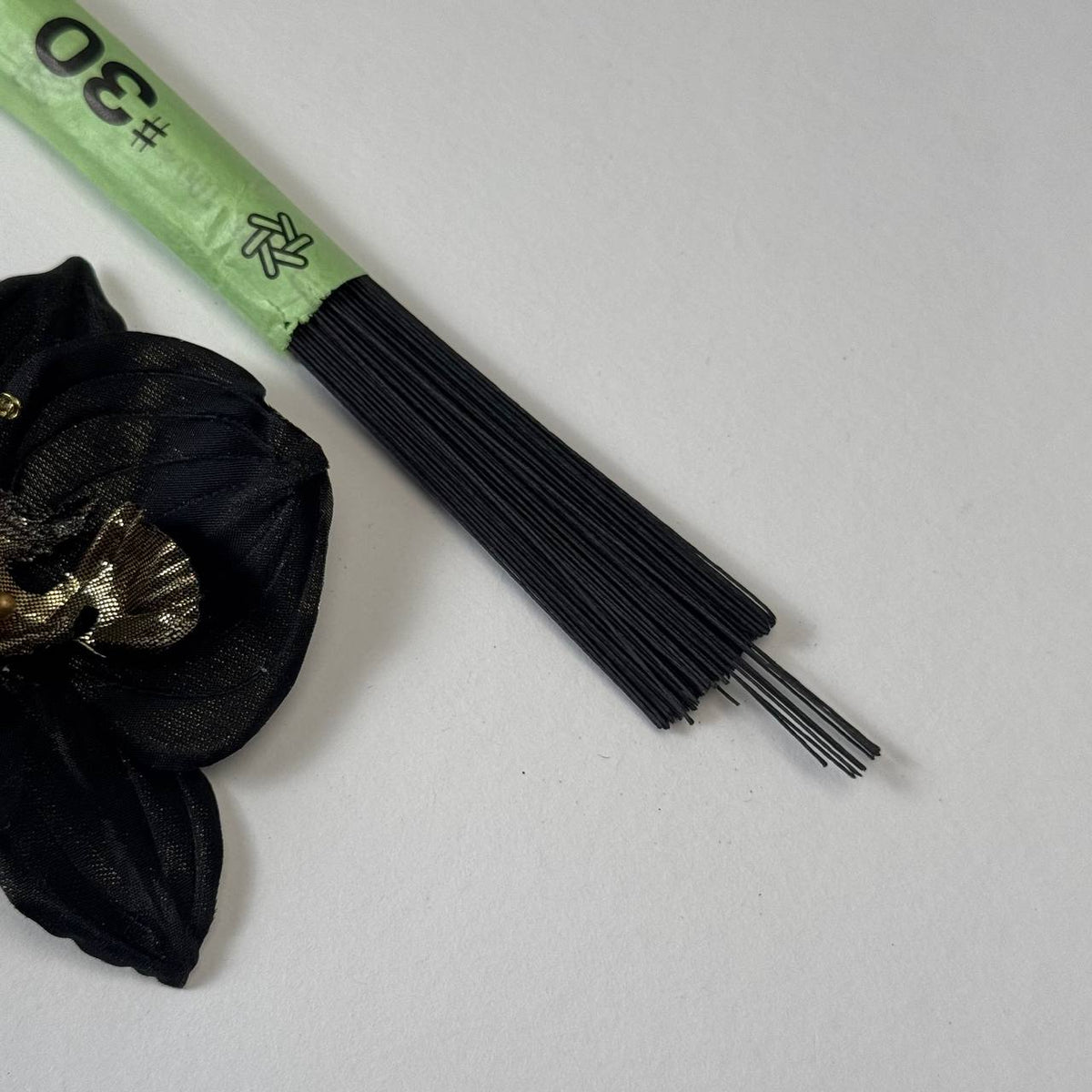 Japanese floral wire in black paper (36 cm)