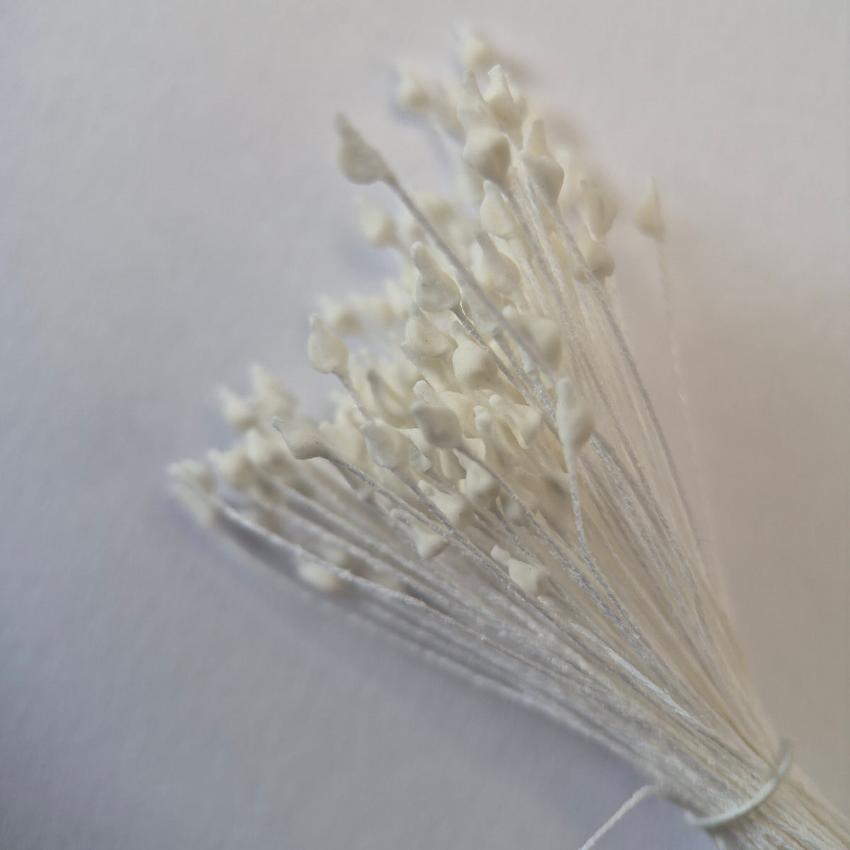 White Naturalistic Flower Stamens – Size M (White on White Thread)