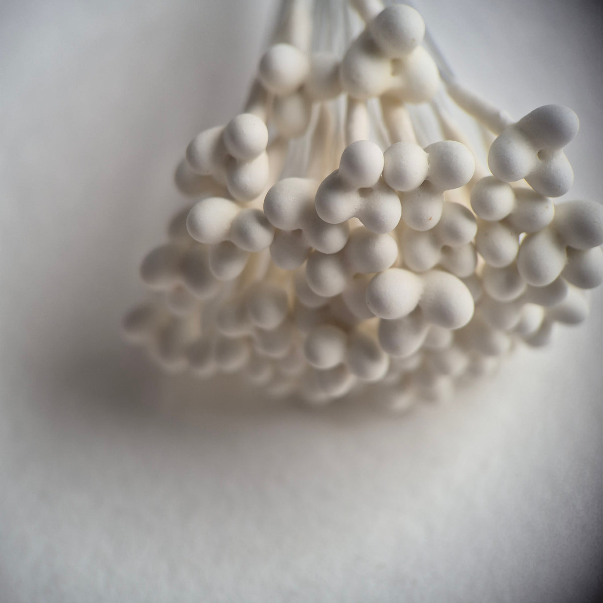 A bundle of 36 single-sided white decorative Japanese stamens on flexible 13cm white wire stems, featuring large heads with three droplets fused into a single stamen
