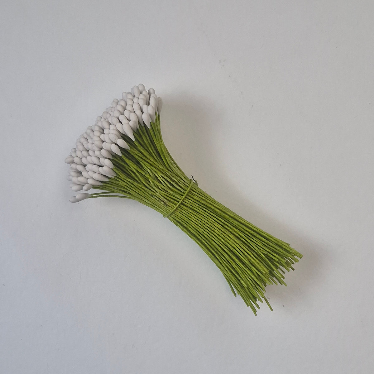 A bundle of 144 single-sided white round decorative Japanese flower stamens on flexible 8cm green wire stems