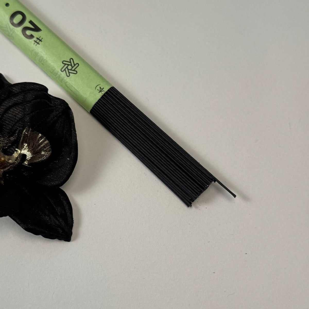 Japanese floral wire in black paper (36 cm)