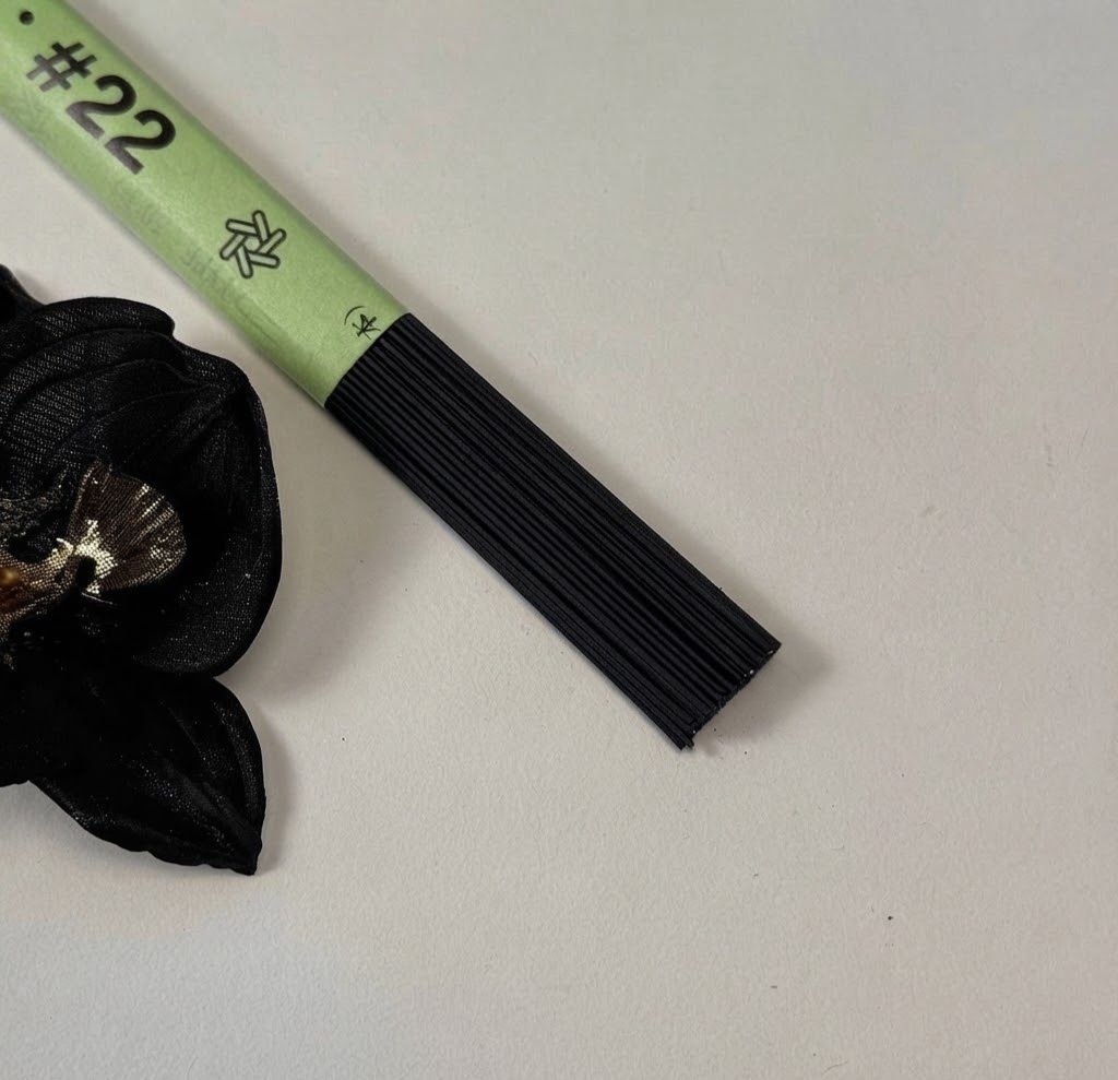 Japanese floral wire in black paper (36 cm)