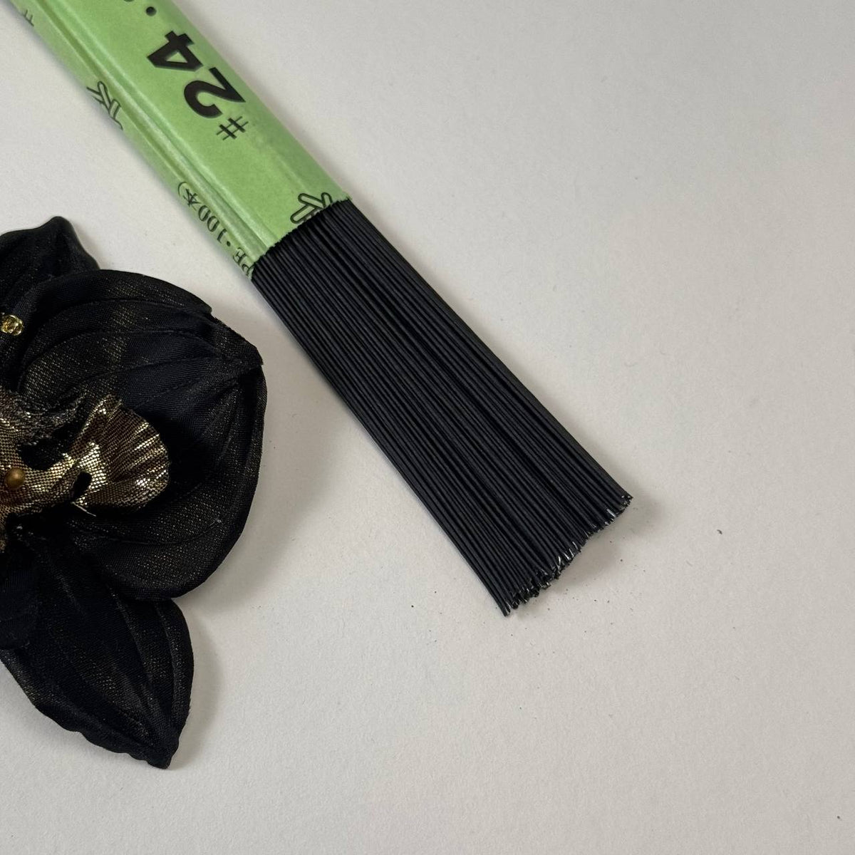 Japanese floral wire in black paper (36 cm)