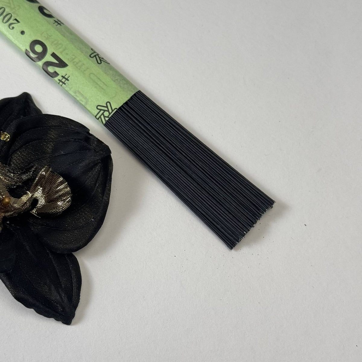 Japanese floral wire in black paper (36 cm)