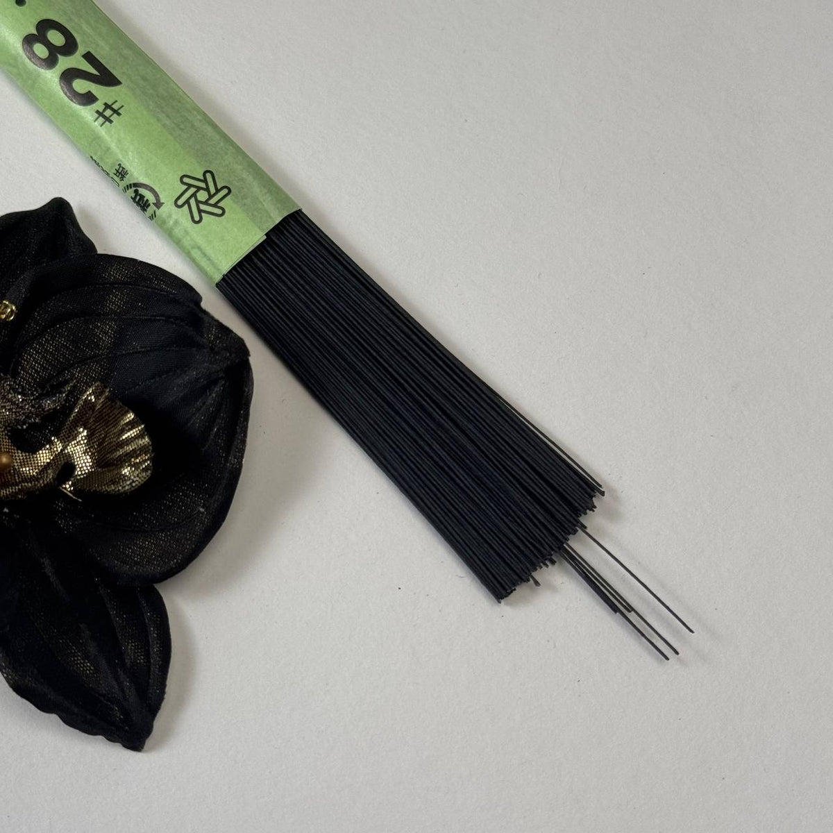 Japanese floral wire in black paper (36 cm)
