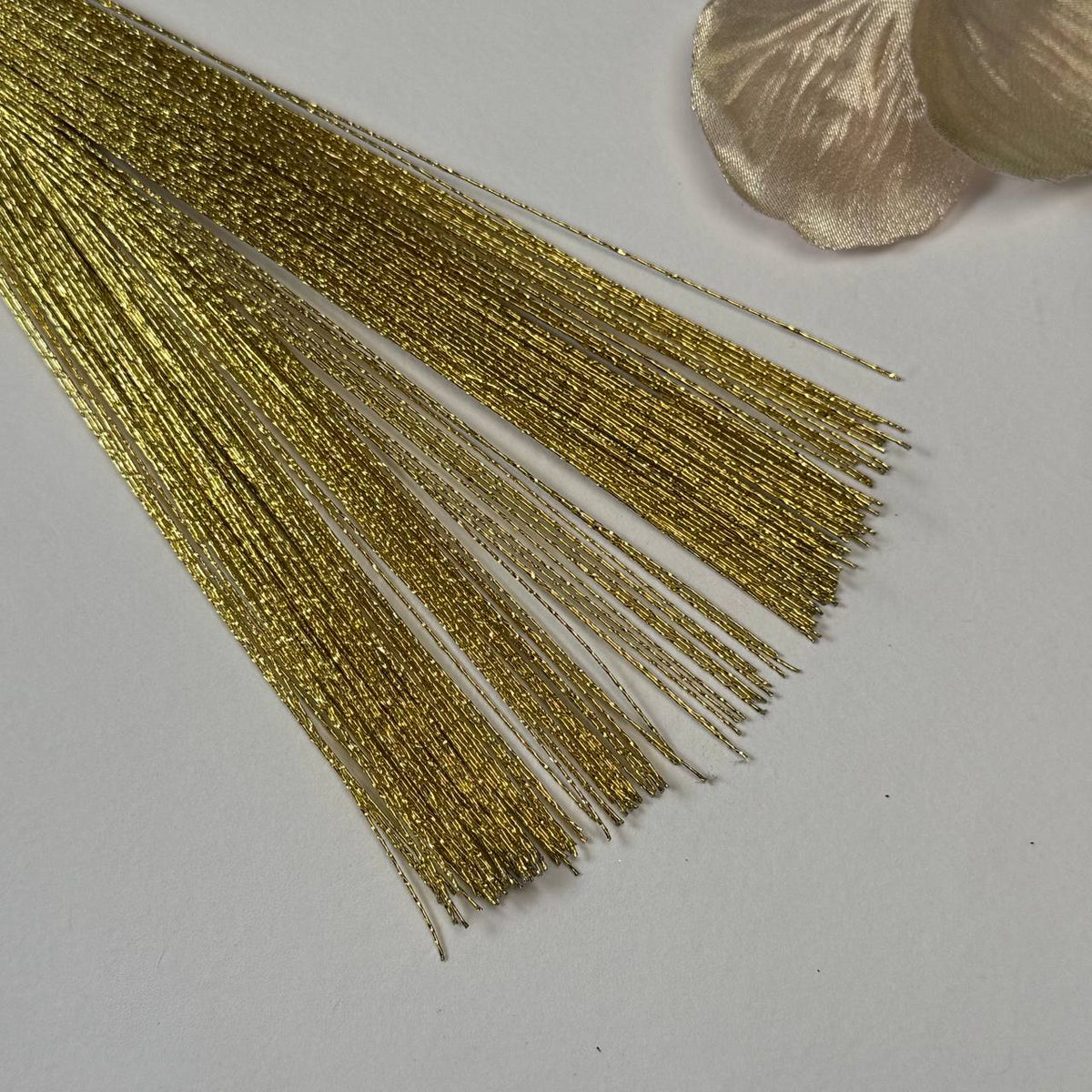 Gold Metallic Floral Wire Hadaka (72 cm Half-Bent)