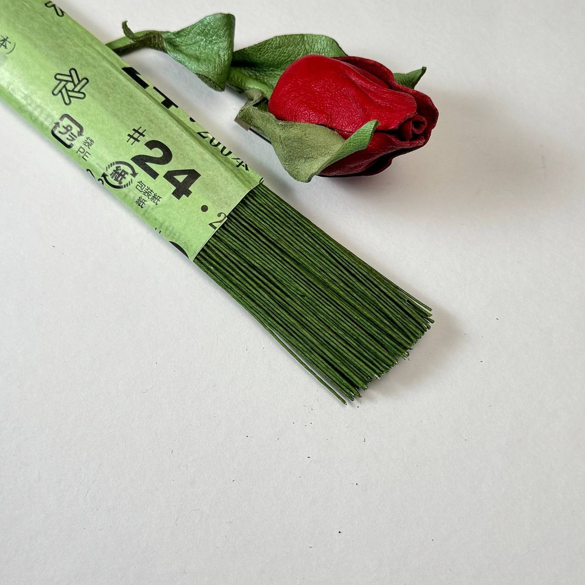 Japanese floral wire in green paper (36 cm)