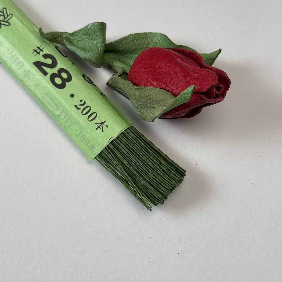 Japanese floral wire in green paper (36 cm)