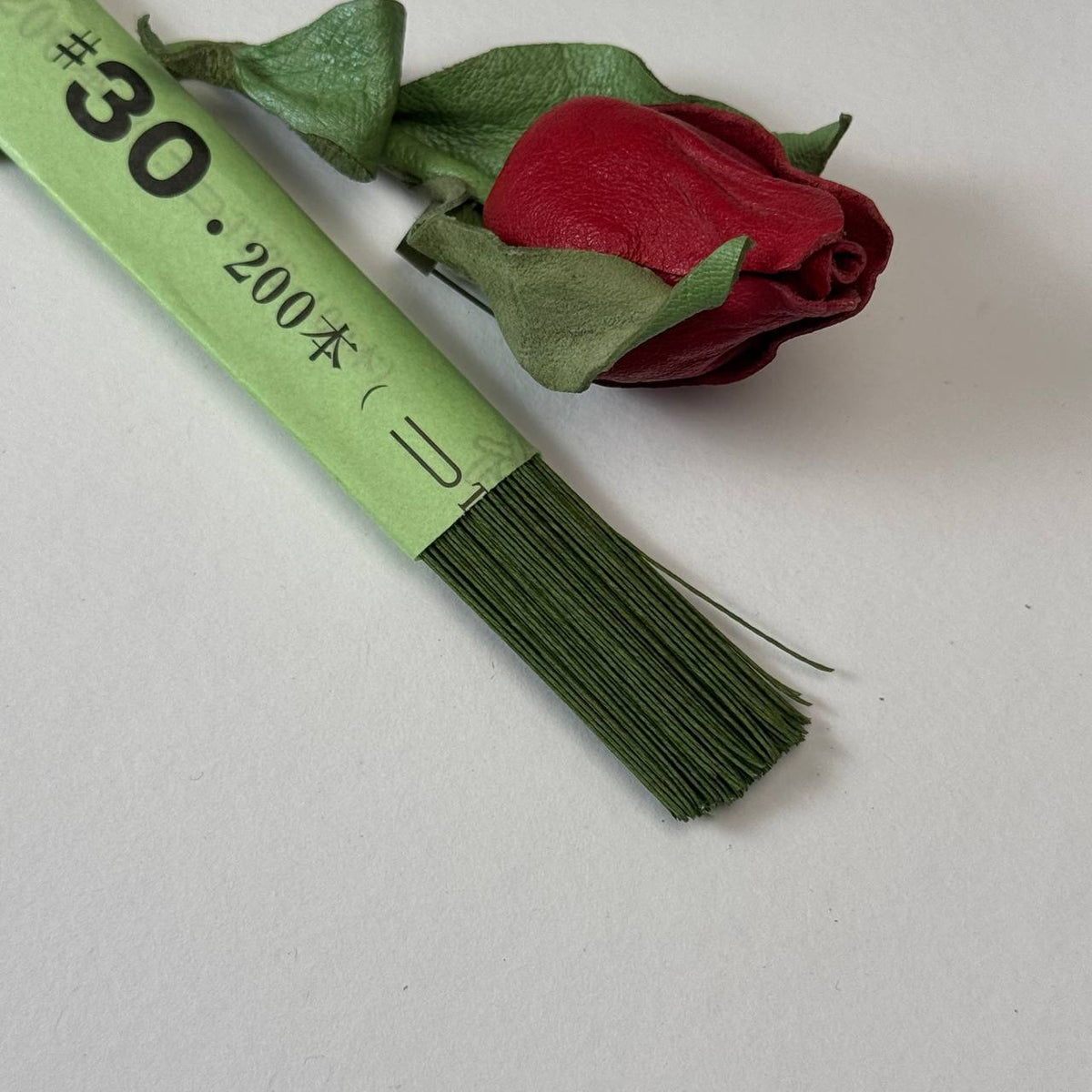 Japanese floral wire in green paper (36 cm)