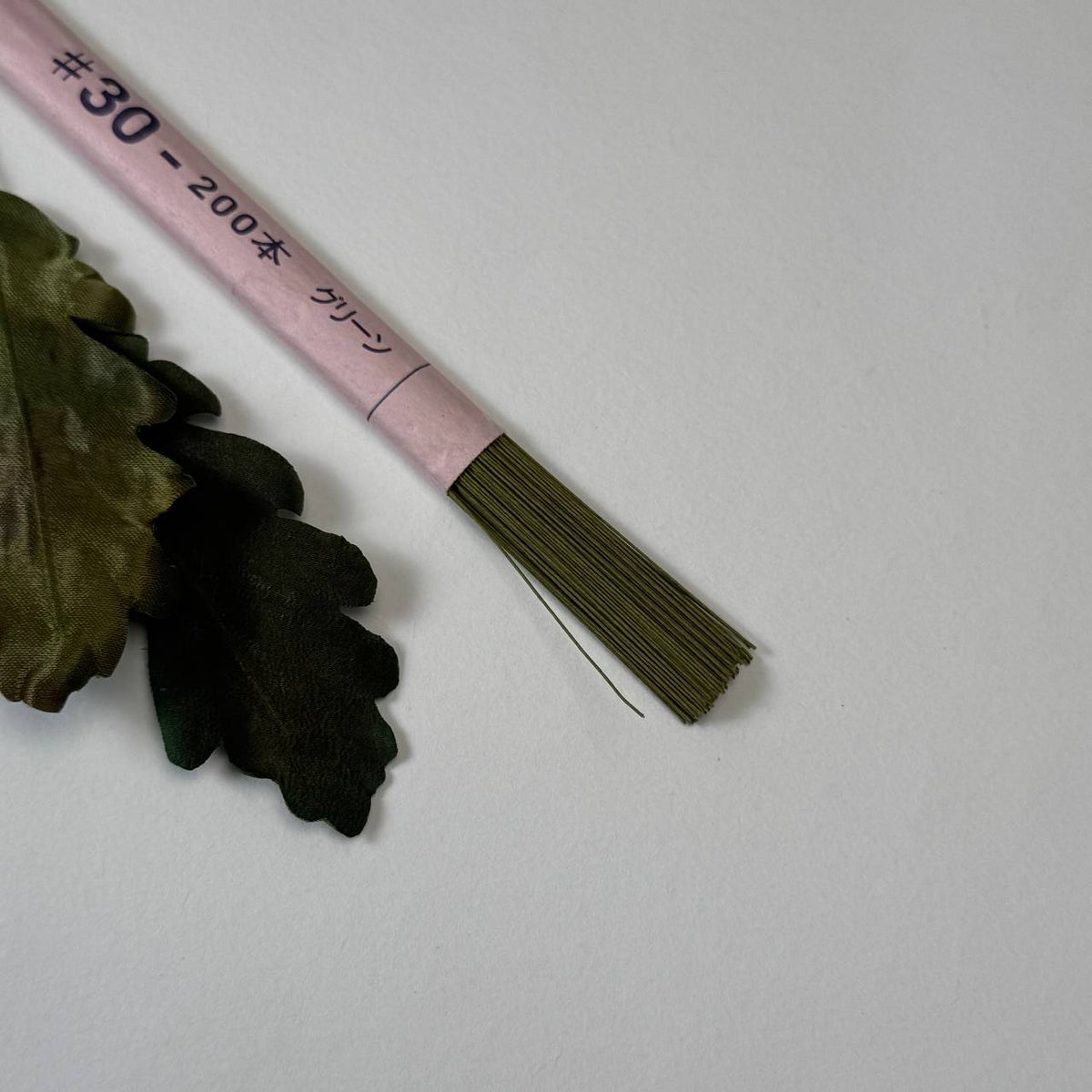 Japanese floral wire in olive paper (36 cm)