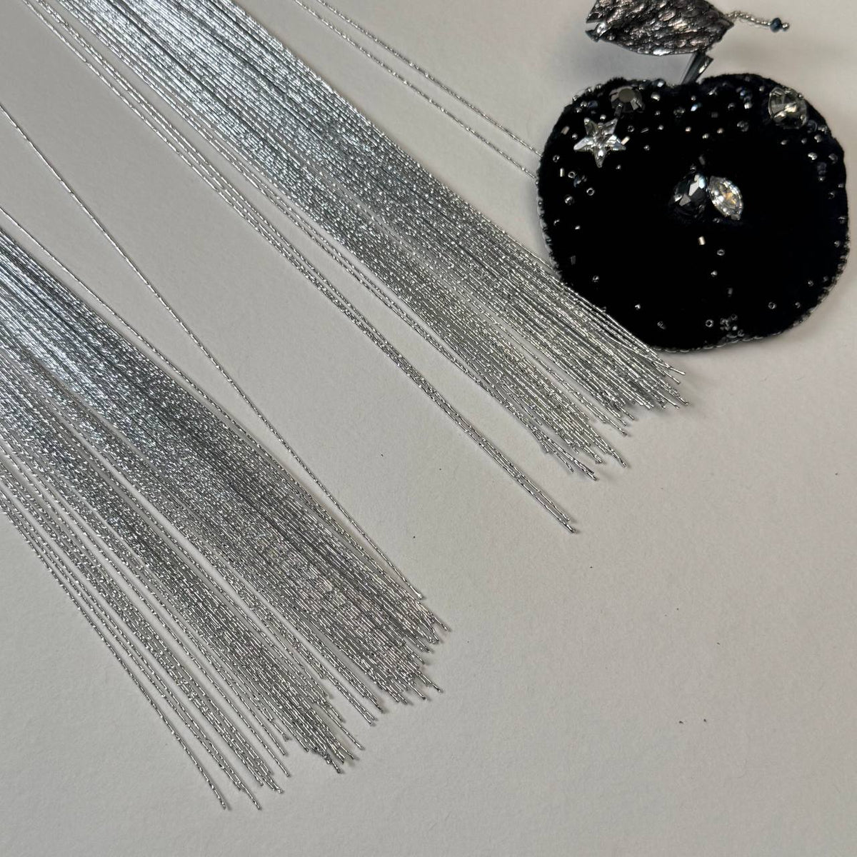 Silver Metallic Floral Wire Hadaka (72 cm Half-Bent)