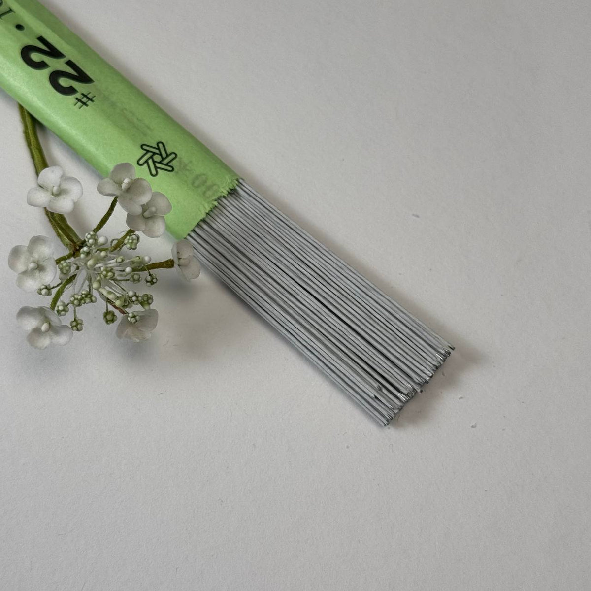 Japanese floral wire in white paper (36 cm)