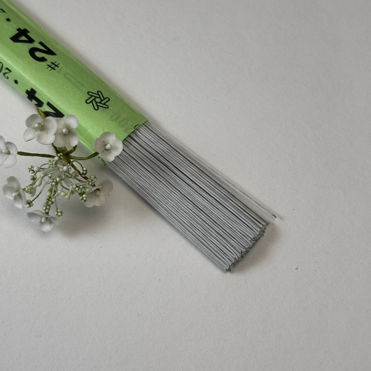 Japanese floral wire in white paper (36 cm)